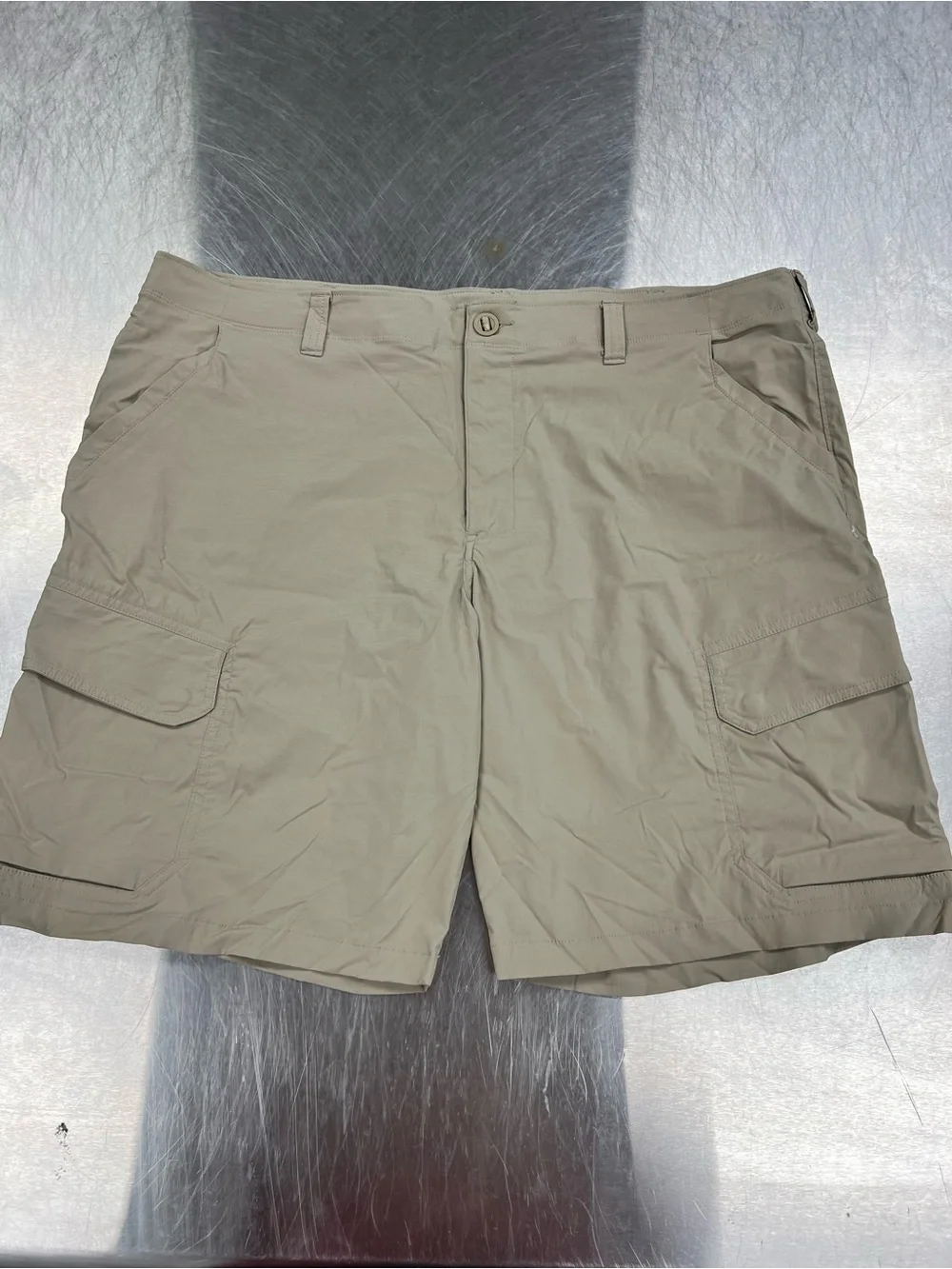 Under Armour Men's Cargo Shorts - Light Khaki 42